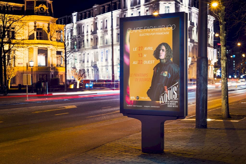 уличный рекламный стенд