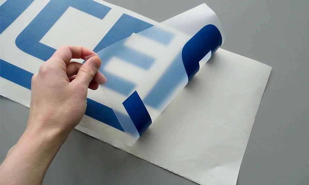 Самоклеящаяся пленка