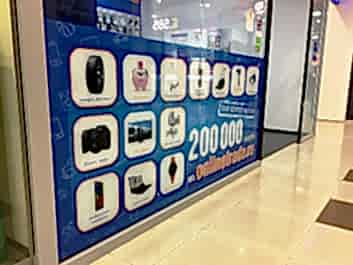 Плёнка на витрине магазина