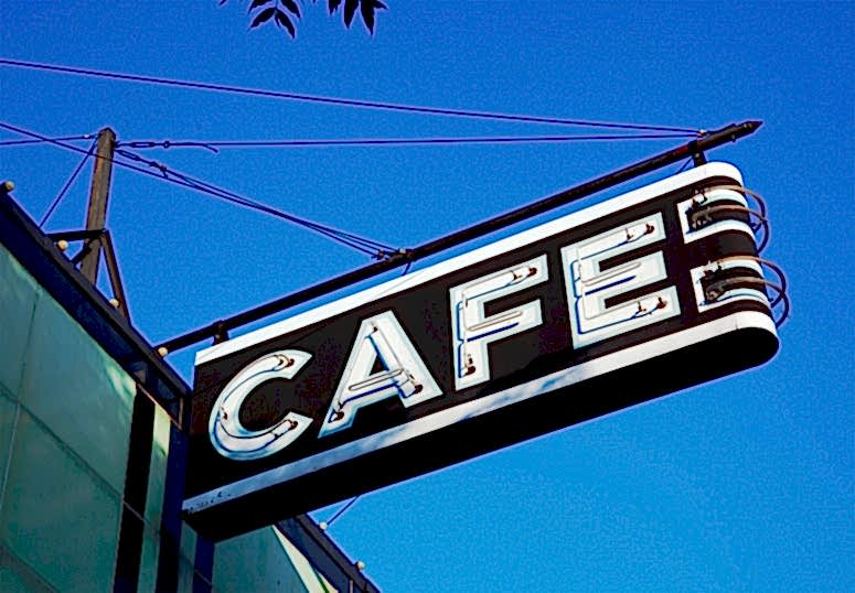 Размещение наружной рекламы на фасаде здания: что нужно сделать и как согласовать