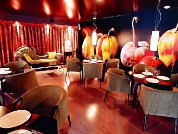 Фотообои для оформления зала кафе