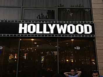 Светящиеся объемные буквы для ресторана «Hollywood»